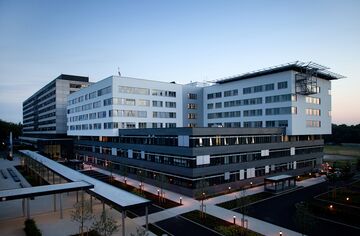 Außenaufnahme des Klinikums Mettheim - Universitätsklinikum der Stadt Köln